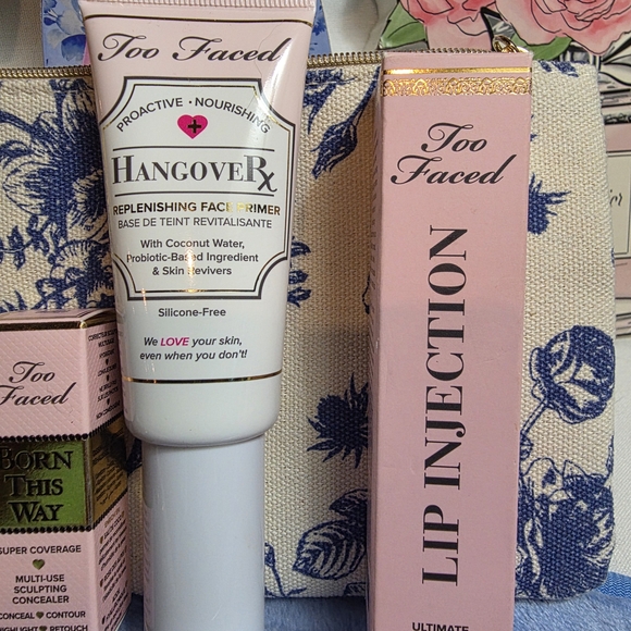 Too Faced Bundle & Zipper Pouch Set - - Picture 3 of 6